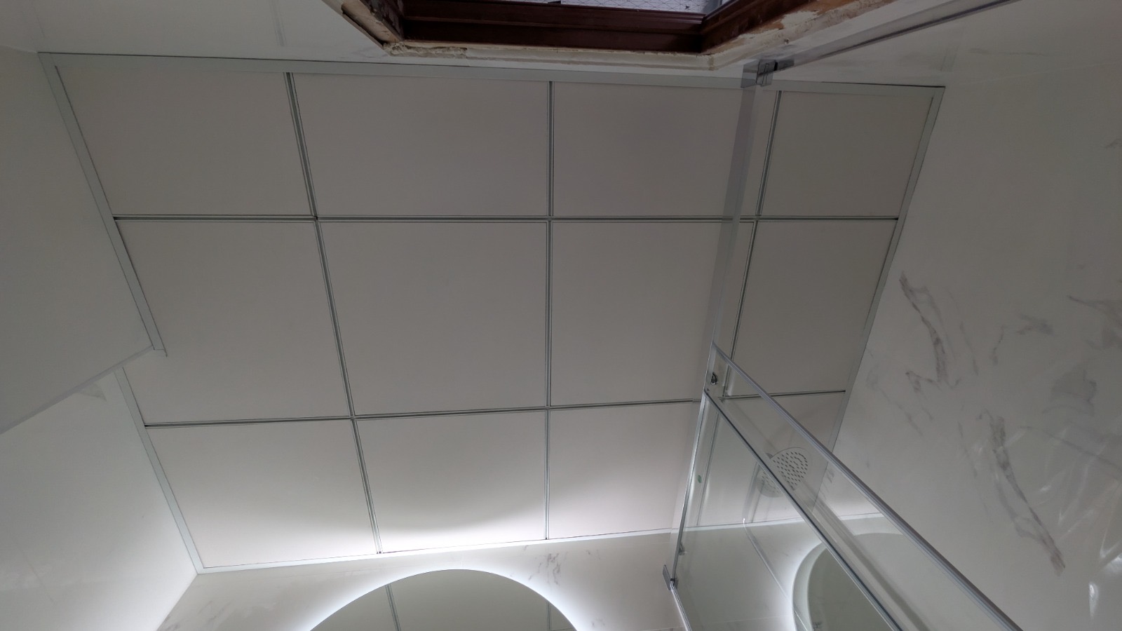 Techo desmontable en baño